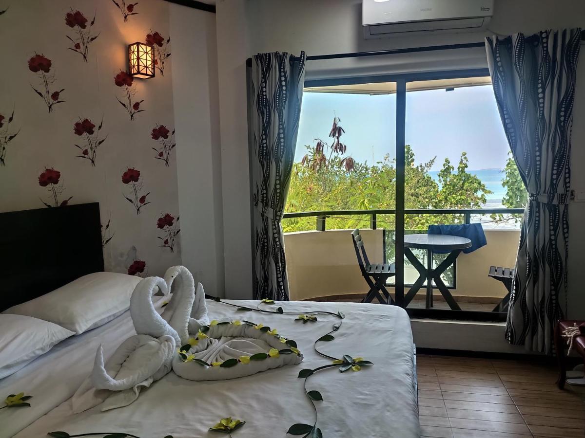 Crown Beach Villas -Private Beach Dhiffushi Zewnętrze zdjęcie